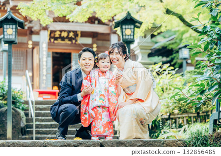 Family Shichi-Go-San Portrait Family Shichi-Go-San Portrait 132856485