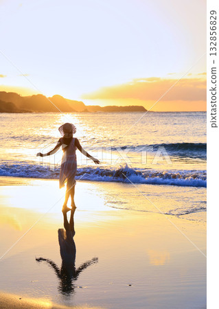 朝著落日的大海 朝著落日的大海 132856829