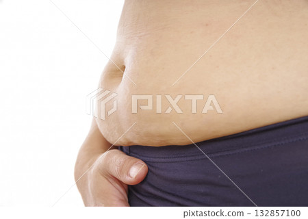 關注腹部脂肪和皮下脂肪的女性 132857100