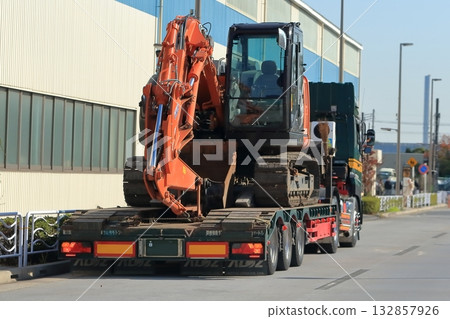 Image of a trailer for transporting heavy machinery 132857926