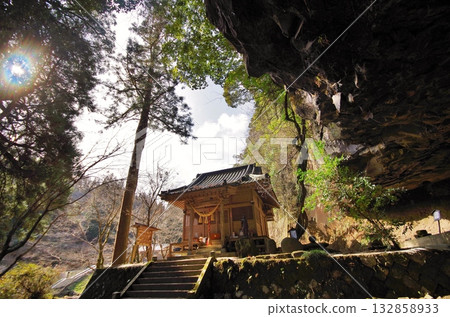 Yabe Village Yame Tsuhime Shrine Main Hall and God's Cave Yabe Village Yame Tsuhime Shrine Main Hall and God's Cave 132858933