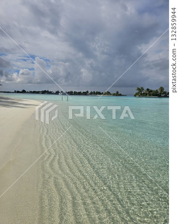 The crystal clear waters of the Maldives The crystal clear waters of the Maldives 132859944