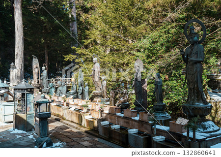 Winter at Koyasan Okunoin: Mizumuki Jizo 132860641