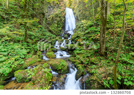 Fudo Falls in early autumn, Hachimantai City, Iwate Prefecture 132860708