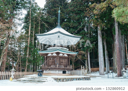 Mount Koya: Rokkakukyodo in winter Mount Koya: Rokkakukyodo in winter 132860912
