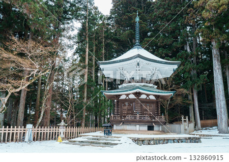 Mount Koya: Rokkakukyodo in winter 132860915