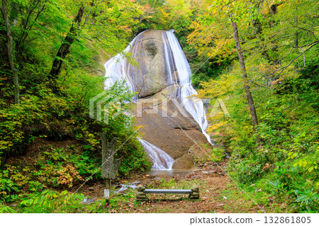 Miroku Falls in autumn, Takko Town, Aomori Prefecture 132861805