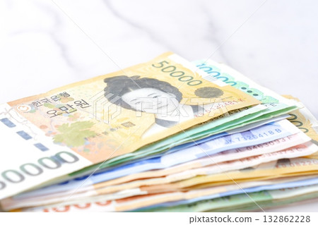 Korean Won Banknotes - Korean Won (KRW) Banknotes Korean Won Banknotes - Korean Won (KRW) Banknotes 132862228