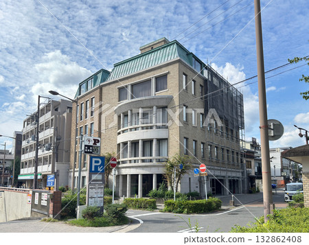 The headquarters building of Maruhan, the largest pachinko company in Japan (Kamigyo Ward, Kyoto City) 132862408