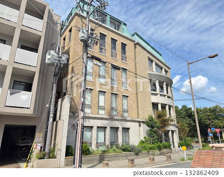 The headquarters building of Maruhan, the largest pachinko company in Japan (Kamigyo Ward, Kyoto City) 132862409