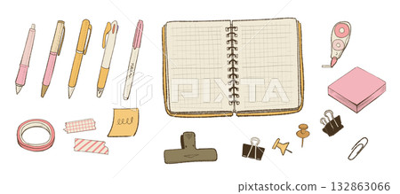 可愛的手繪文具插圖：筆記本、鋼筆、膠帶、夾子 132863066