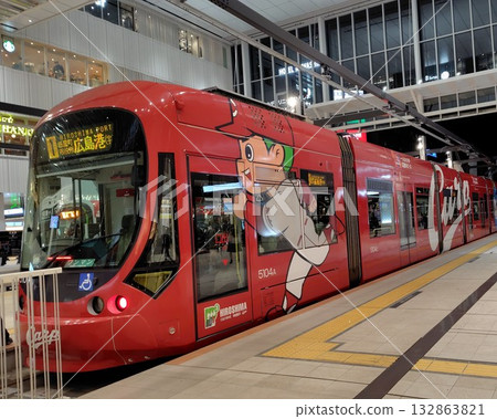 Hiroshima Electric Railway, which entered Hiroshima Station 132863821