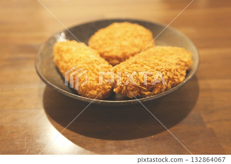 一盤美味的酥脆炸丸子 132864067