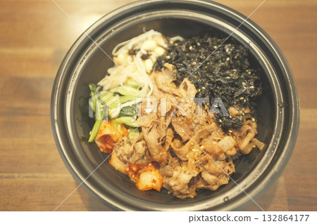 牛肉肋排拌飯的食材 牛肉肋排拌飯的食材 132864177