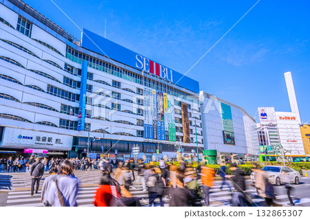 日本東京城市景觀,11月7日。池袋站東口及其他區域的景色。 日本東京城市景觀,11月7日。池袋站東口及其他區域的景色。 132865307