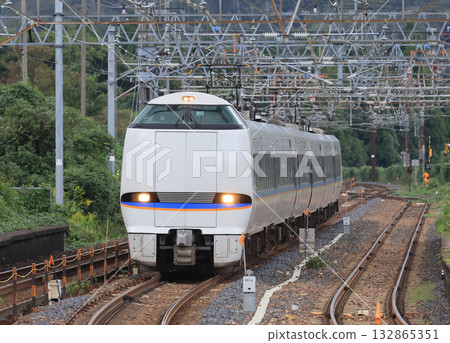 Limited express Shirasagi train passing Shin-Hikida Station on the Hokuriku Main Line Limited express Shirasagi train passing Shin-Hikida Station on the Hokuriku Main Line 132865351