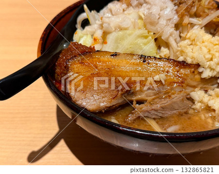 我不知道我能不能吃完…超大份濃鬱味噌拉麵 132865821