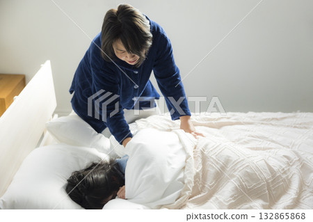 一位母親和一個怎麼叫不醒的小學生 一位母親和一個怎麼叫不醒的小學生 132865868