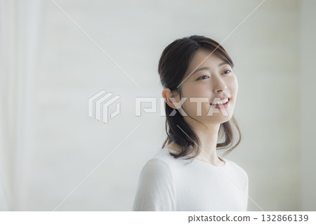 Living ladies 132866139