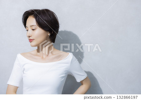 Short Hair Woman 132866197