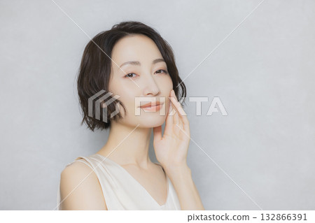 中年女性美女形象 中年女性美女形象 132866391