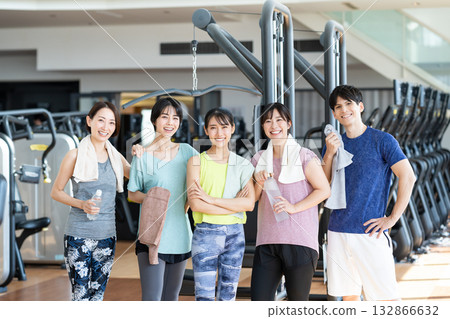 People training in the gym. Photo courtesy of Sports Club & Sauna Spa Renaissance Makuhari 24 People training in the gym. Photo courtesy of Sports Club & Sauna Spa Renaissance Makuhari 24 132866632