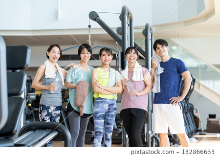 People training in the gym. Photo courtesy of Sports Club & Sauna Spa Renaissance Makuhari 24 132866633