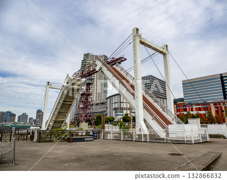 Urban Gate Bridge, a drawbridge in Toyosu, Tokyo Urban Gate Bridge, a drawbridge in Toyosu, Tokyo 132866832
