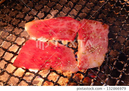 美味烤肉店的頂級排骨烤肉 美味烤肉店的頂級排骨烤肉 132866979
