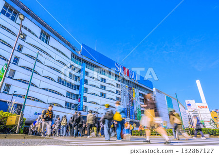 日本東京城市景觀,11月7日。池袋站東口及其他區域的景色。 日本東京城市景觀,11月7日。池袋站東口及其他區域的景色。 132867127