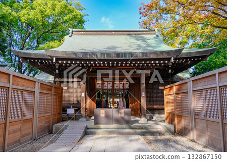 川越市川越冰川神社，參拜殿每年十一月都會在參拜殿的東側和西側設置圍欄。 132867150