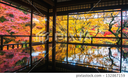 Colorful autumn leaf garden with reflect on table, Ruriko-in, Kyoto 132867159
