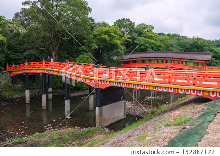 people walk on arching bridge by Kurehashi Bridge of Usa Shrine, Oita 132867172