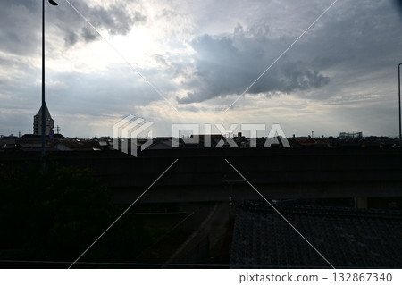 光影交錯的城市輪廓 光影交錯的城市輪廓 132867340