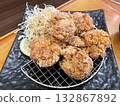 Hot fried chicken 132867892