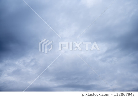 Cloudy sky, cloudy, rainy day, rainy sky, autumn sky, November image Cloudy sky, cloudy, rainy day, rainy sky, autumn sky, November image 132867942