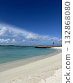 Paradise Beach Day in Maldives: White Sand and Turquoise Ocean 132868080