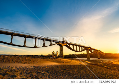 Shiosai Bridge and wind power generation facilities, tourist attractions at the mouth of the Kikugawa River in Kakegawa City, Shizuoka Prefecture. Shiosai Bridge and wind power generation facilities, tourist attractions at the mouth of the Kikugawa River in Kakegawa City, Shizuoka Prefecture. 132869198