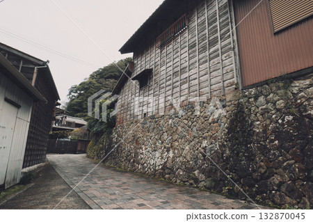 Utsunotani village in Shizuoka City, Shizuoka Prefecture, where the old Tokaido road streetscape from the Edo period remains. 132870045