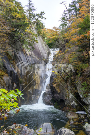 仙賀瀑布、昇仙峽、秋季、11月[山梨縣甲府市] 132870096