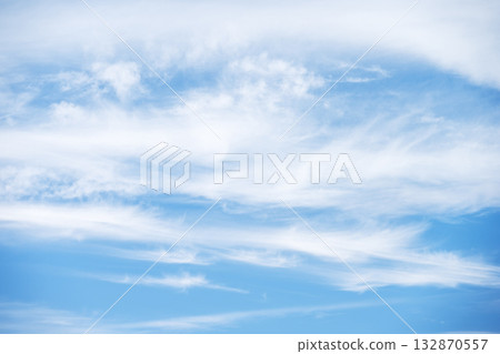 秋日的天空,藍天,晴空,秋日的天空,十月的景象 秋日的天空,藍天,晴空,秋日的天空,十月的景象 132870557