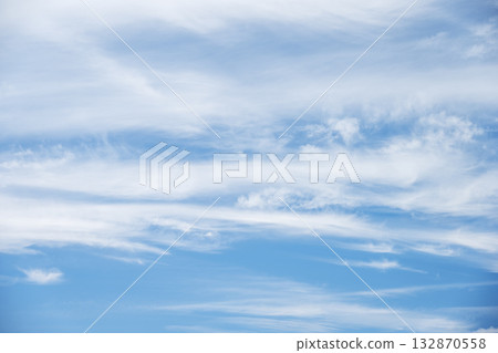 秋日的天空,藍天,晴空,秋日的天空,十月的景象 秋日的天空,藍天,晴空,秋日的天空,十月的景象 132870558