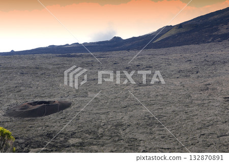 Formica Leo crater, Reunion island, France Formica Leo crater, Reunion island, France 132870891