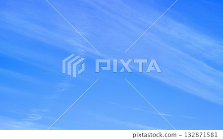 藍色的天空和雲圖像 132871581