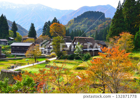 秋天的五簇山相倉合掌村 秋天的五簇山相倉合掌村 132871778