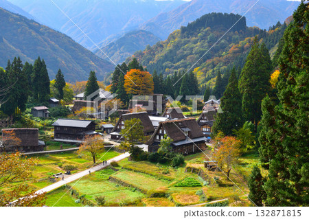 秋天的五簇山相倉合掌村 秋天的五簇山相倉合掌村 132871815