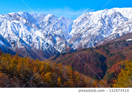 秋季白馬山脈 132873418