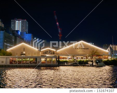 Night view of a restaurant along the canal 132874107