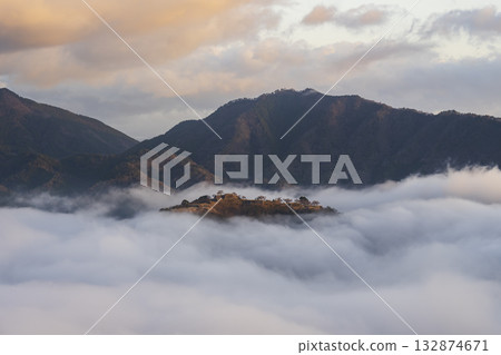 兵庫縣朝佐市的武田城和雲海 132874671