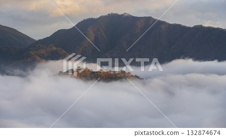 Takeda Castle and sea of clouds in Asago City, Hyogo Prefecture 132874674